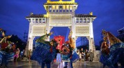 【视频】雨夜在陈家祠广场璀璨开启2025年“文化和自然遗产日”广州主会场活动，广州跨年晚会